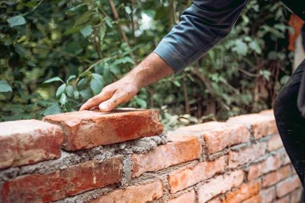 How do you build a brick retaining wall How do you build a brick retaining wall