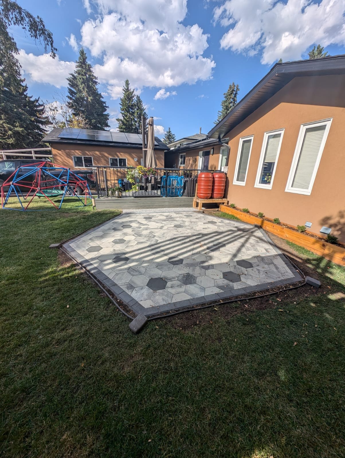 Sungreen Landscaping paver patio — landscaping services in Bearspaw, Alberta.