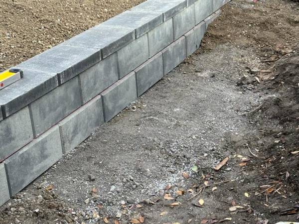 Sungreen crew building a block retaining wall in Calgary during the construction stage.